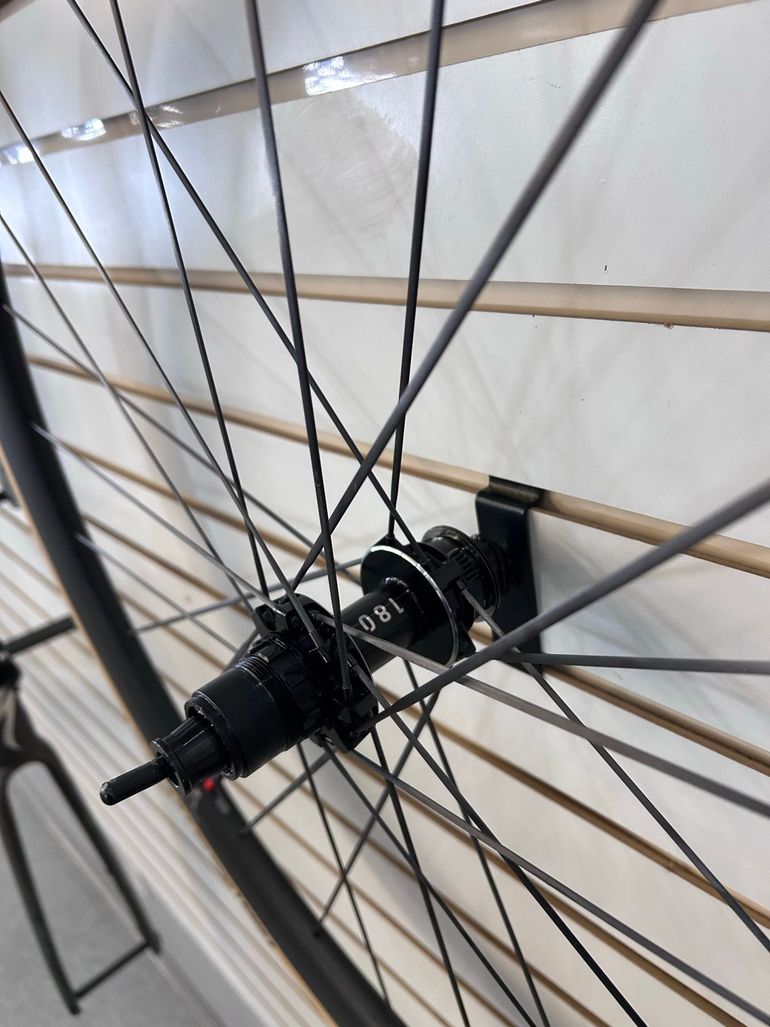 Used Dt Swiss ARC 1100 SPLINE 38 CS Wheelset 2026 bike — image 8 of 10