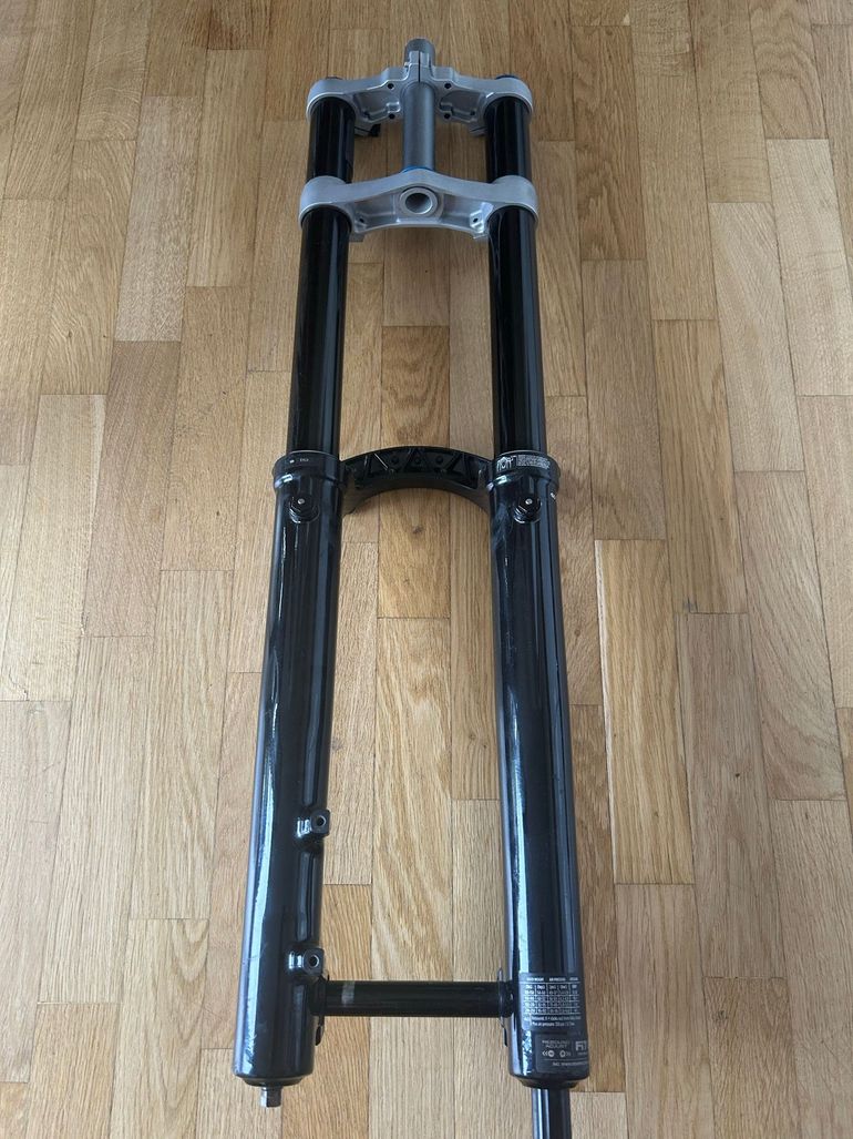 Used Fox 40 Float Factory Grip X2 29" 203mm 2023 bike — image 3 of 3