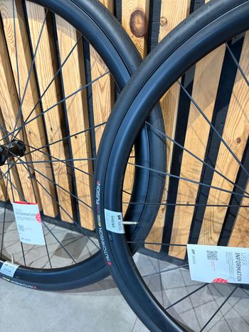 Used Dt Swiss A1800 Spline 30 Disc Brake Wheelset 2026 bike — image 5 of 5