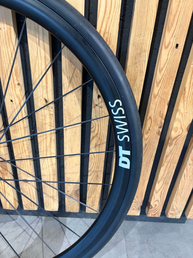 Used Dt Swiss A1800 Spline 30 Disc Brake Wheelset 2026 bike — image 2 of 5