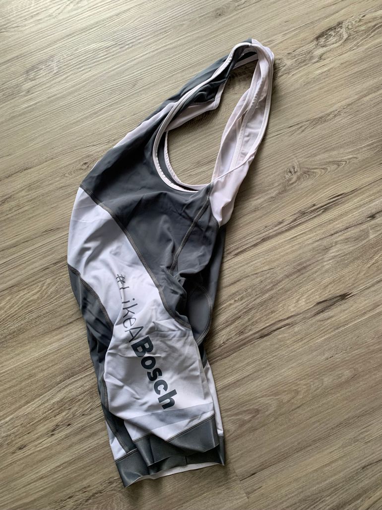 Used Bosch Radhose mit Träger und Polster Gr M bike — image 1 of 2