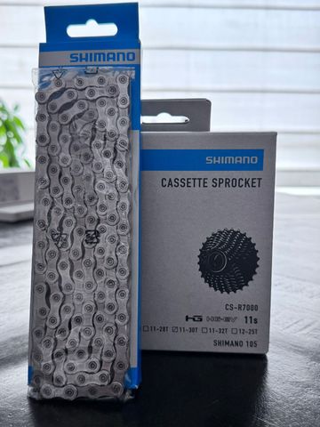 Gebrauchtes Shimano 105 CS-R7000 11-Speed Cassette Drivetrain & Pedals