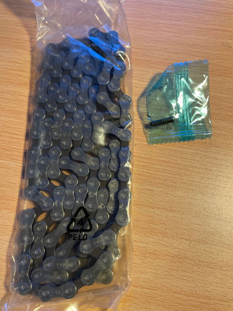 Used Shimano Chain CN-HG53 9s bike — image 2 of 4