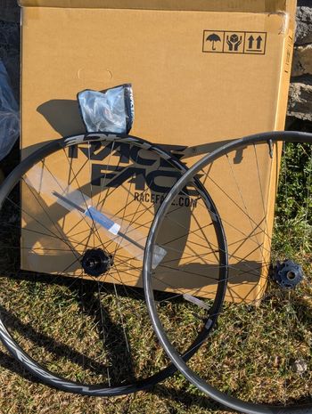 Used Race Face Vault Turbine 29 Complete Wheelset 2025 bike — image 5 of 5