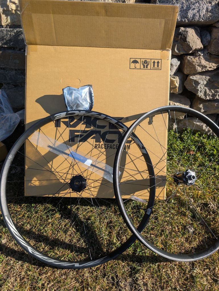 Used Race Face Vault Turbine 29 Complete Wheelset 2025 bike — image 1 of 5