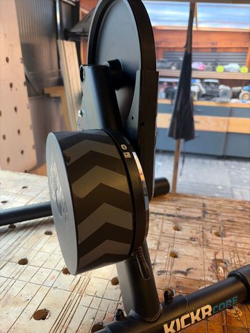 Brugt Wahoo KICKR Smart Trainer 2020 bike — billede 3 af 5