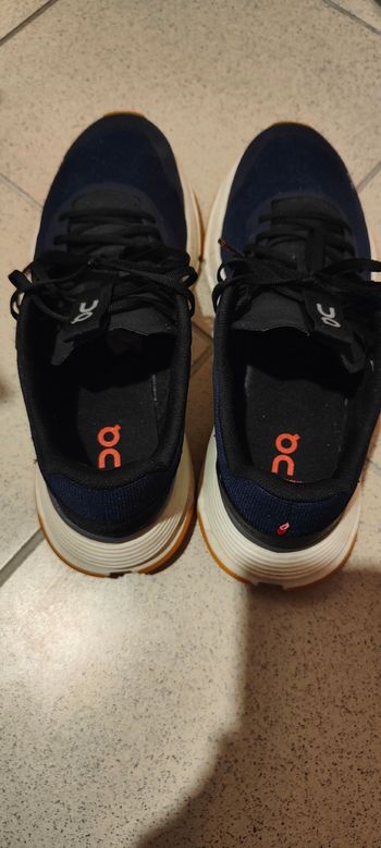 Used On Cloud Cloudnova Form. Size 42.5 bike — image 3 of 6