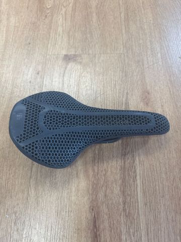 Used Fizik vento adaptive 2024 Saddles & Seatposts