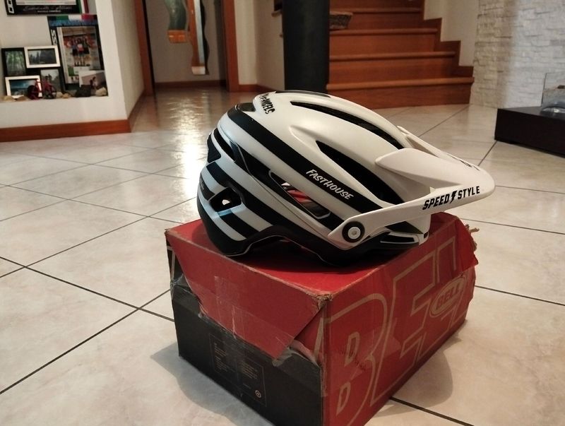Used Bell sixter fasthouse 2025 bike — image 3 of 5