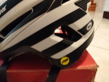 Used Bell sixter fasthouse 2025 bike — image 4 of 5
