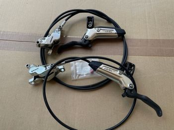 Käytetty Sram Level Ultimate Stealth 4-Piston Carbon C1 - Silver 2025 Brakes