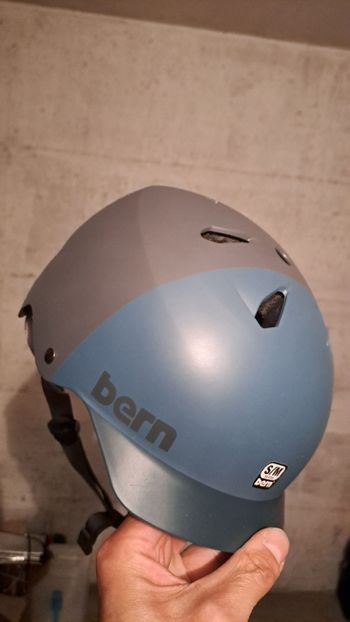 Bern, Watts Helmet