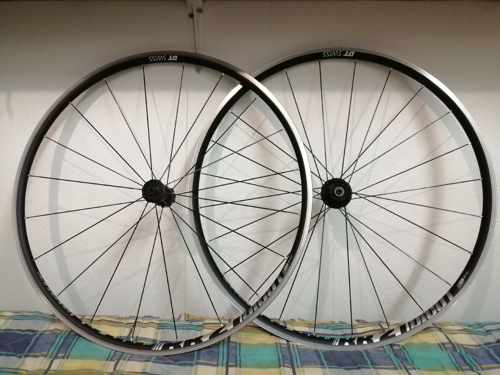DT SWISS RR 21 DICUT wheelset (チューブレスレディー）