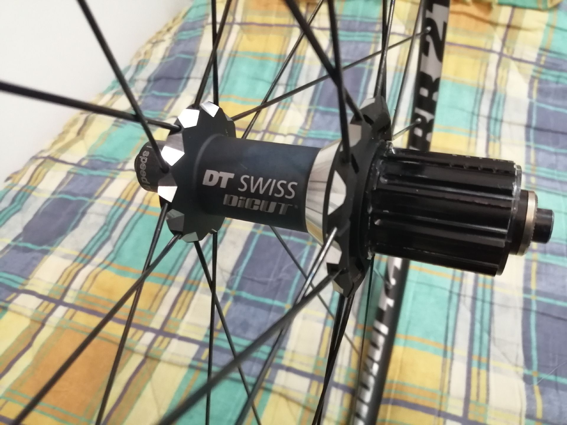 DT SWISS RR 21 DICUT wheelset (チューブレスレディー）