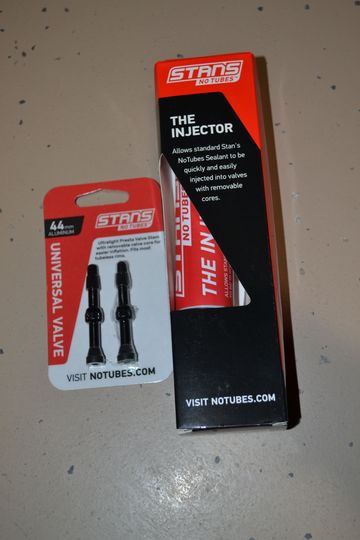 Used Stans Notubes Universal Valves with Injector 2024 Tyres & Tubes