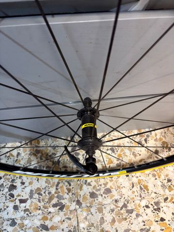 Used Mavic Aksium Front Wheel 2018 bike — image 4 of 4