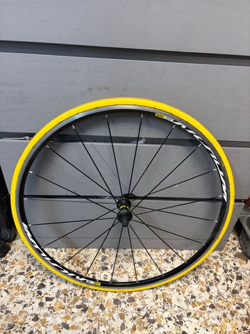 Used Mavic Aksium Front Wheel 2018 bike — image 1 of 4