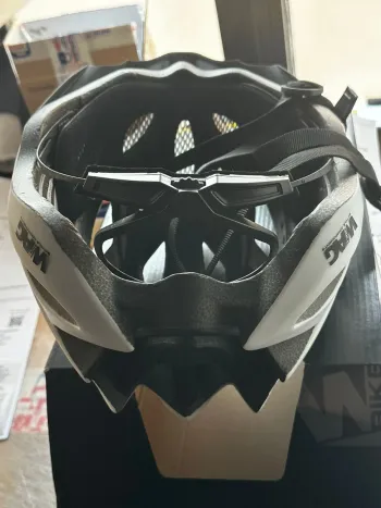 Used Wag Casco bici da corsa caschetto mtb unisex regolabile L 58-62 cm bianco nero 2024 bike — image 8 of 11