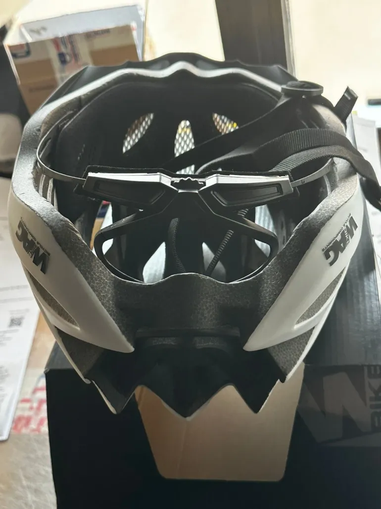 Used Wag Casco bici da corsa caschetto mtb unisex regolabile L 58-62 cm bianco nero 2024 bike — image 8 of 11