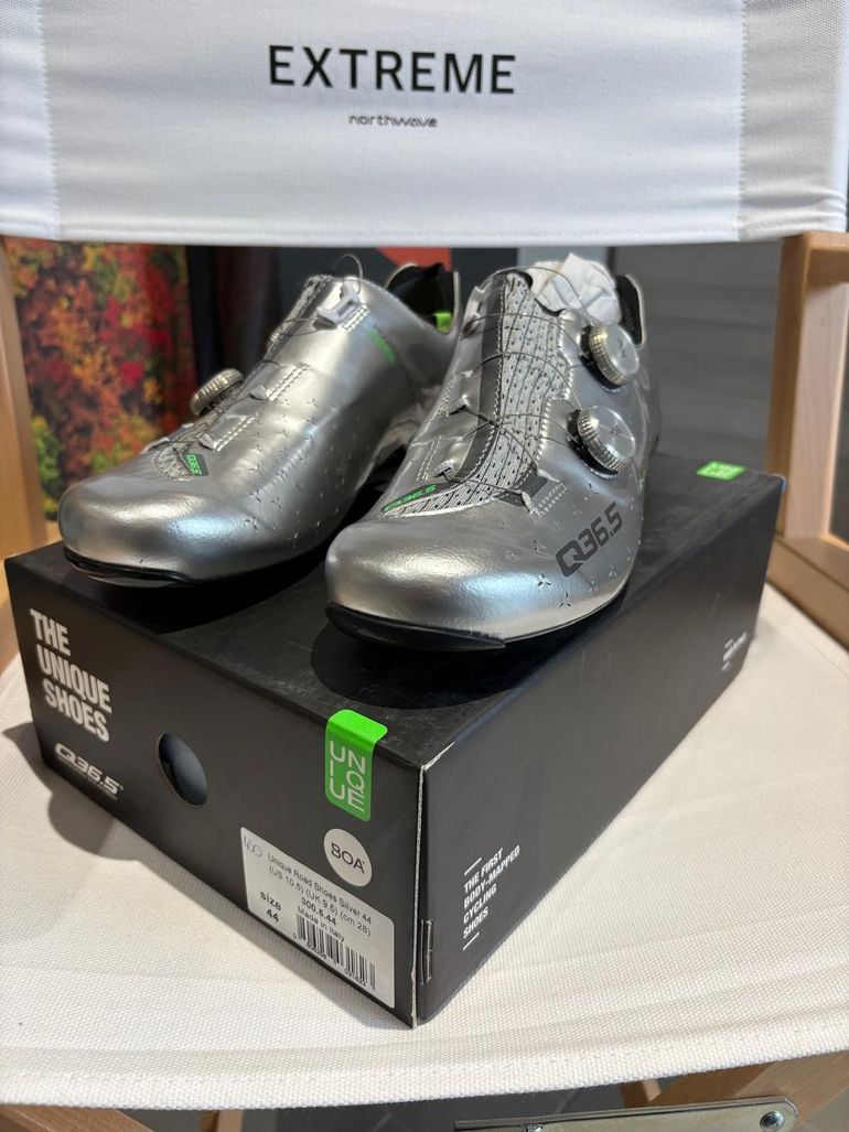 Used Q36.5 Unique Road Shoes Silver 2024 bike — image 3 of 4