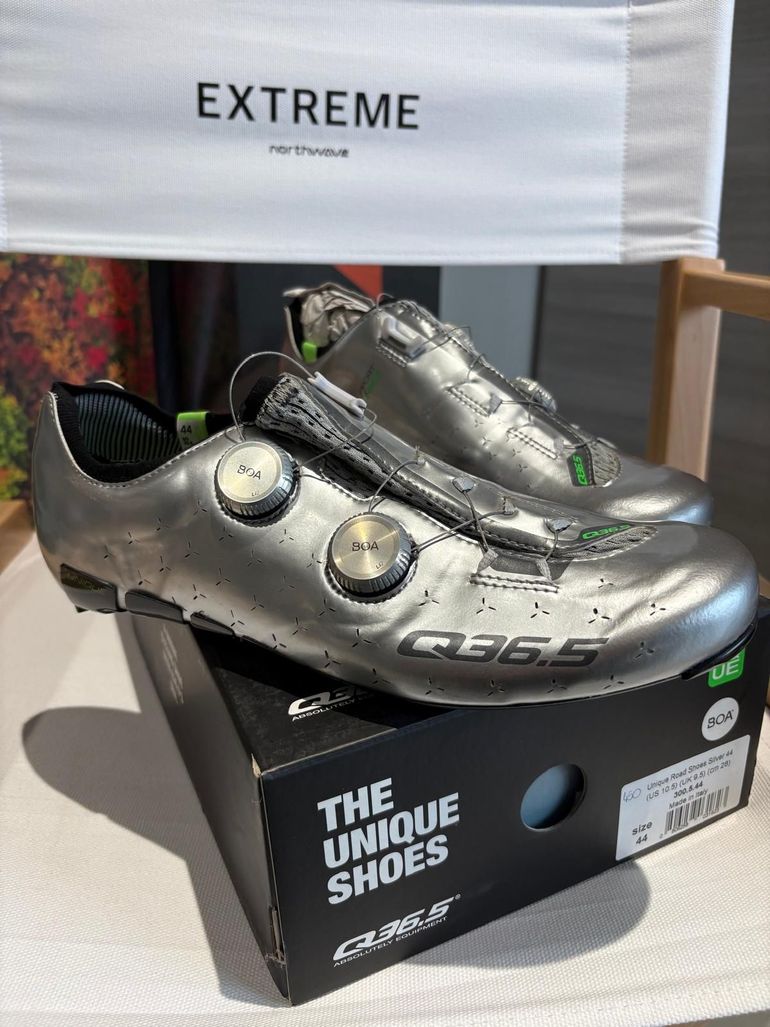 Used Q36.5 Unique Road Shoes Silver 2024 bike — image 2 of 4