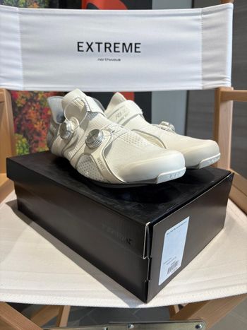 Trek, Knit White