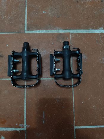 BTWIN, Pedals