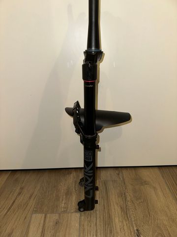 Tweedehands RockShox Lyrik Base 2026 bike — afbeelding 3 van 3
