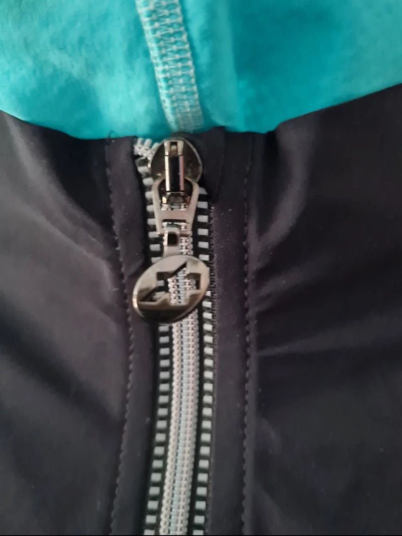 Used Assos iJ.pompaDour S7 Jacket 2022 bike — image 8 of 17