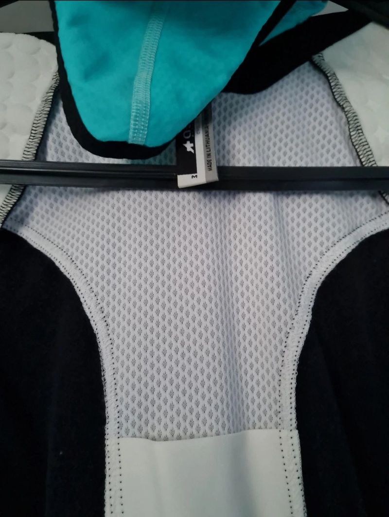 Used Assos iJ.pompaDour S7 Jacket 2022 bike — image 6 of 17