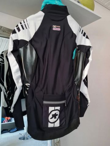 Used Assos iJ.pompaDour S7 Jacket 2022 bike — image 2 of 17