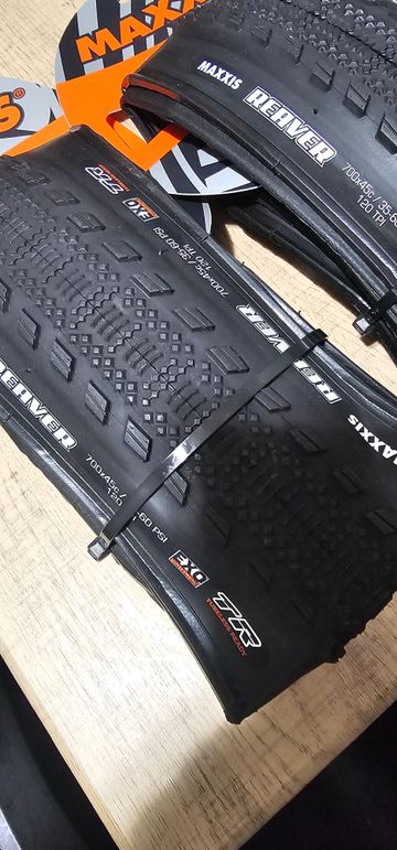 Used Maxxis Reaver 700x45 EXO TR Tyres & Tubes