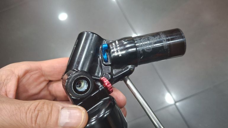 Used RockShox Brain Air-Sprung Rear Shock with Autosag 2020 bike — image 5 of 10