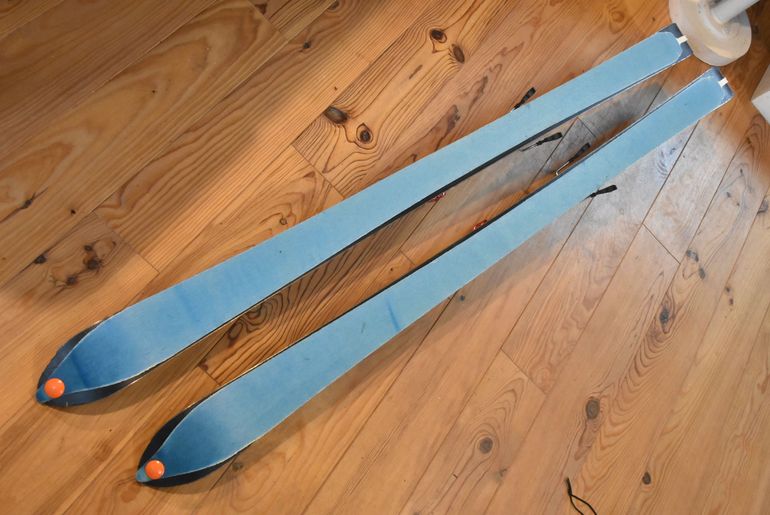 Used VöLKI Skis de piste/randonnée avec bâtons, couteaux et peaux bike — image 5 of 9