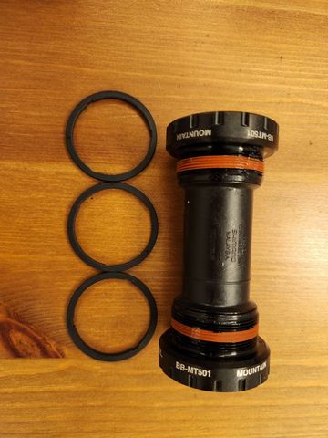 Używany Shimano Pedalier BB-MT501 2026 Drivetrain & Pedals