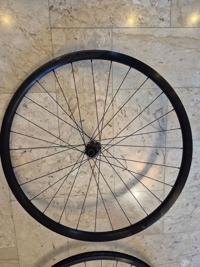 Used Syncros RP 2.0 Disc Wheelset 2022 bike — image 8 of 9