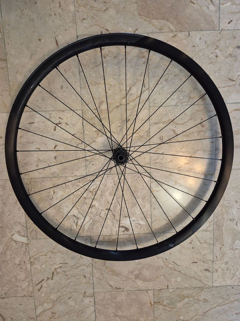 Used Syncros RP 2.0 Disc Wheelset 2022 bike — image 6 of 9