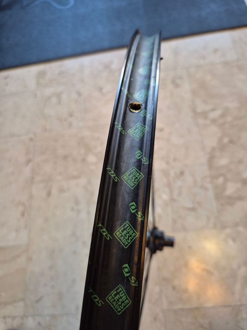 Used Syncros RP 2.0 Disc Wheelset 2022 bike — image 2 of 9