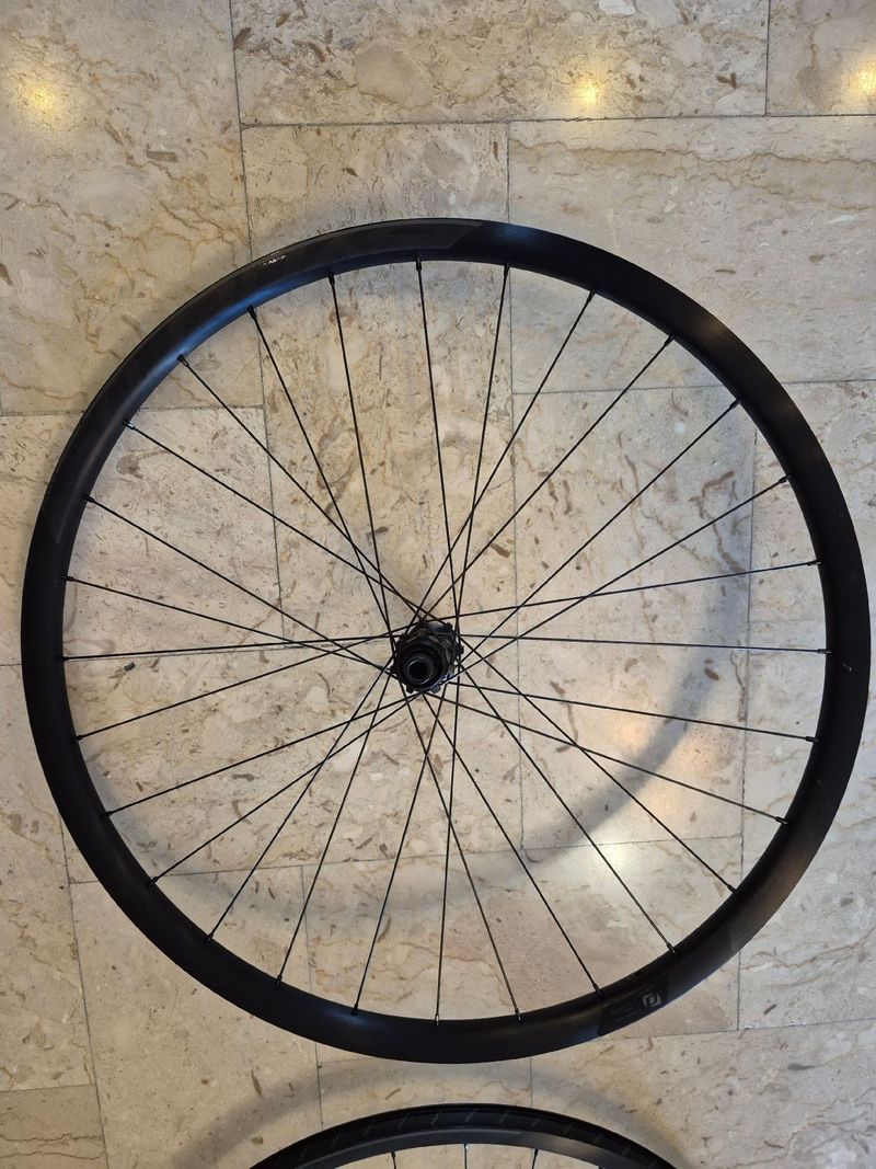 Used Syncros RP 2.0 Disc Wheelset 2022 bike — image 4 of 9