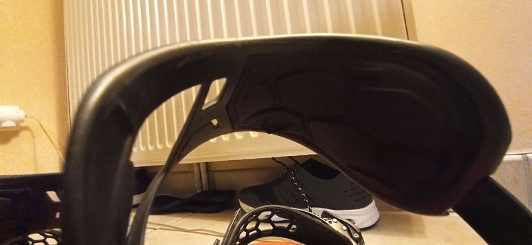Used Union Strata Snowboard Binding 2019 bike — image 2 of 13