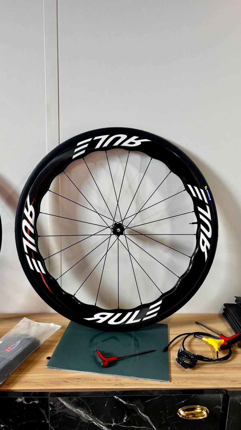 Used rule Roues carbone 45 2026 bike — image 2 of 3