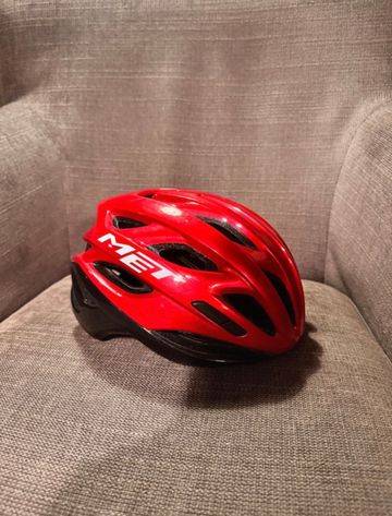 Used MET Estro MIPS Helmet 2025 bike — image 2 of 4