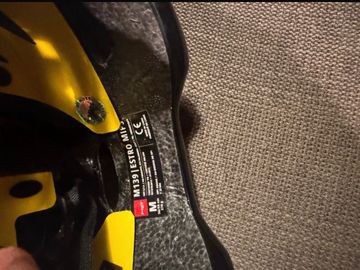 Used MET Estro MIPS Helmet 2025 bike — image 4 of 4