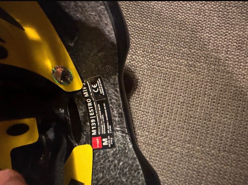 Used MET Estro MIPS Helmet 2025 bike — image 4 of 4