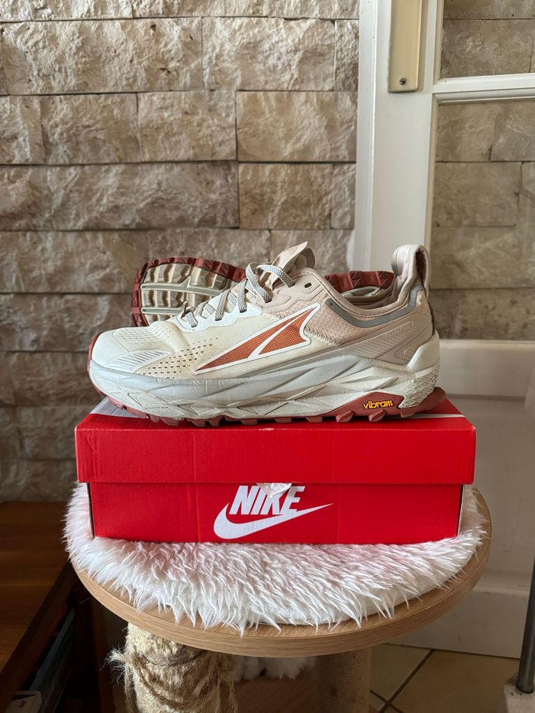 Used Altra Olympus 5 Trail Running Shoes 2023 bike — image 1 of 11