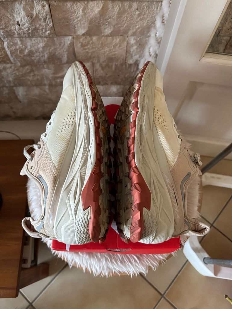 Used Altra Olympus 5 Trail Running Shoes 2023 bike — image 8 of 11