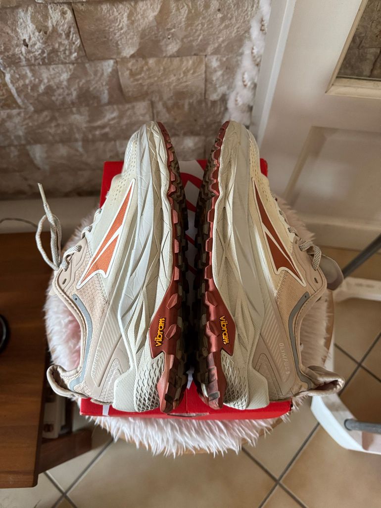 Used Altra Olympus 5 Trail Running Shoes 2023 bike — image 9 of 11