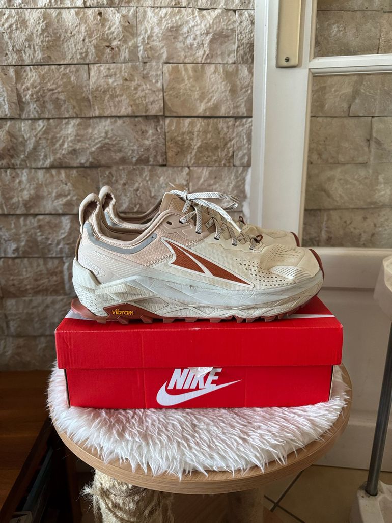 Used Altra Olympus 5 Trail Running Shoes 2023 bike — image 3 of 11