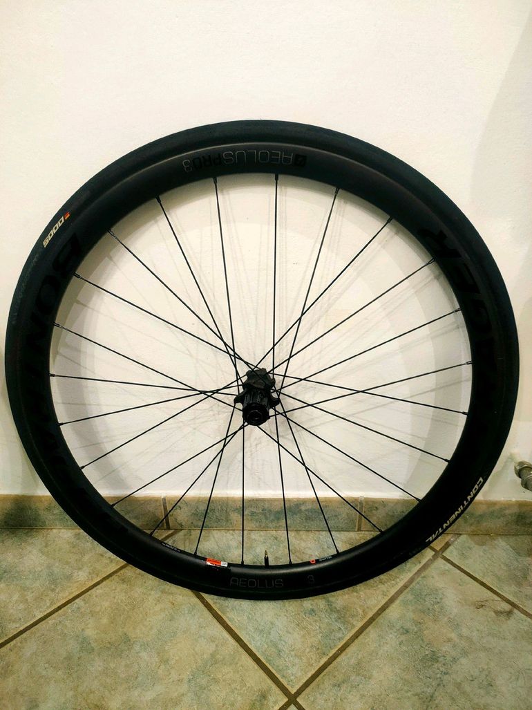 Used Bontrager Aeolus pro 3 Disck center lock bike — image 2 of 5