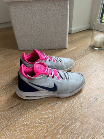 Gebrauchtes Nike Tennisschuhe Sandplatz Damen Größe 41 Grau Pink Tennis